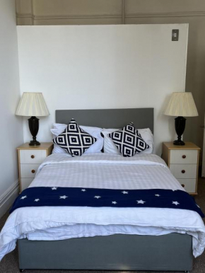 Ensuite Double Room, by Swansea University, Sketty, R2